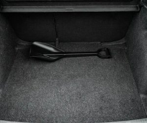 Главная 12 Металл, Снег и Непредвиденное: Как Автомобильная Лопата Спасает Наши Поездки